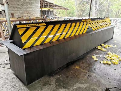 润融反恐路障机