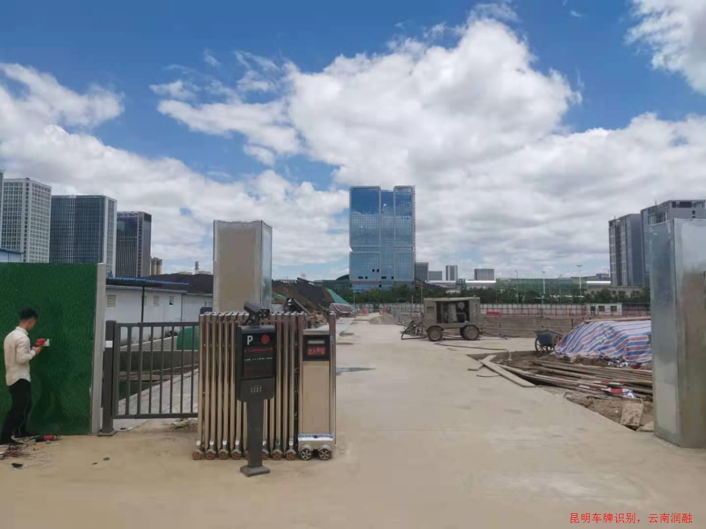 大诚建筑项目部车牌识别+电动门